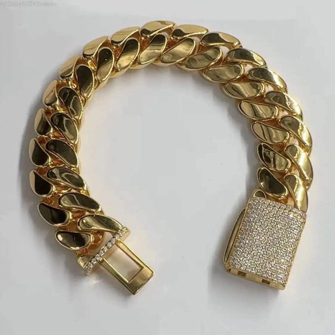 Новый стильный хоп Bling Iced Out стерлингового серебра 925 пробы Vvs Муассанит Мужской кубинский браслет-цепочка на руку
Новый стильный хоп Bling Iced Out стерлингового серебра 925 пробы Vvs Муассанит Мужской кубинский браслет-цепочка на руку