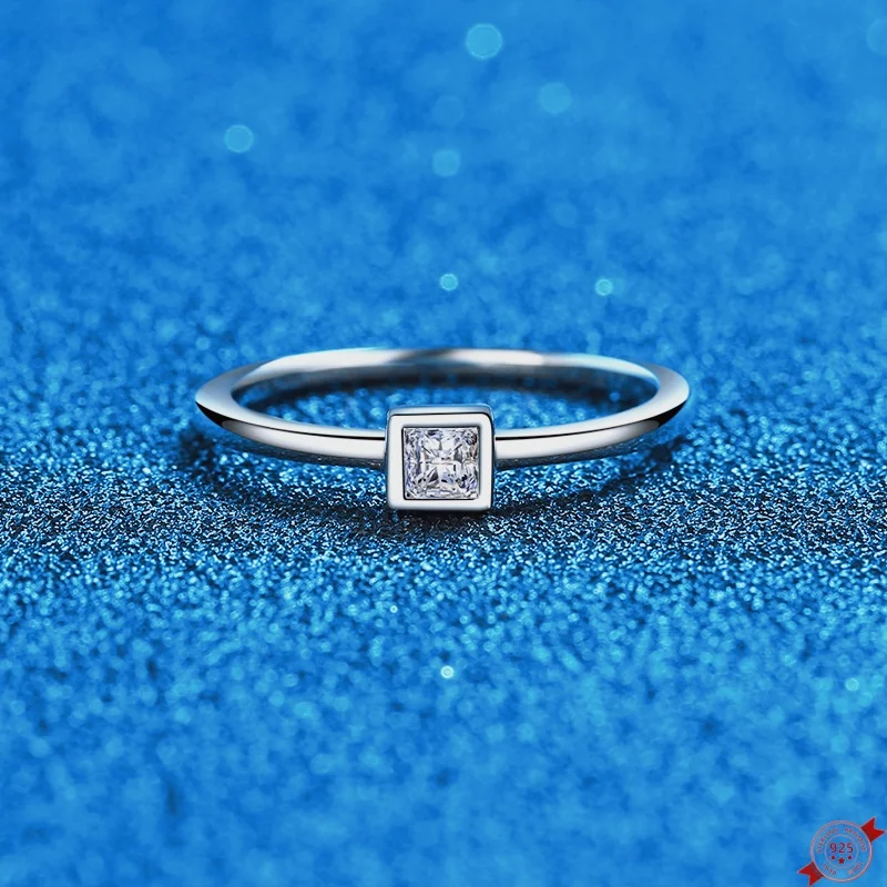 0,3 карата муассанит S925 серебряные кольца для женщин с платиновым покрытием кубиком льда свадебный бриллиантовый кольцо подарок для влюбленных ювелирные изделия оптом
0,3 карата муассанит S925 серебряные кольца для женщин с платиновым покрытием кубиком льда свадебный бриллиантовый кольцо подарок для влюбленных ювелирные изделия оптом