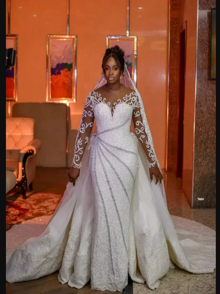 Customized African Shinny Crystals Beads Luxury Mermaid Wedding Dress Long Sleeves Buttons Bridal Gown with Detachable Train
Customized African Shinny Crystals Beads Luxury Mermaid Wedding Dress Long Sleeves Buttons Bridal Gown with Detachable Train