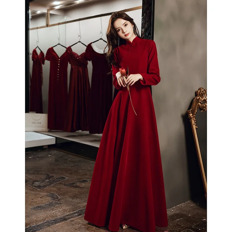 Chinese Style Long Velvet Qipao Wedding Dress Long Sleeve Red Vintage Wind Bridesmaid Dress for Wedding Ceremony
Chinese Style Long Velvet Qipao Wedding Dress Long Sleeve Red Vintage Wind Bridesmaid Dress for Wedding Ceremony