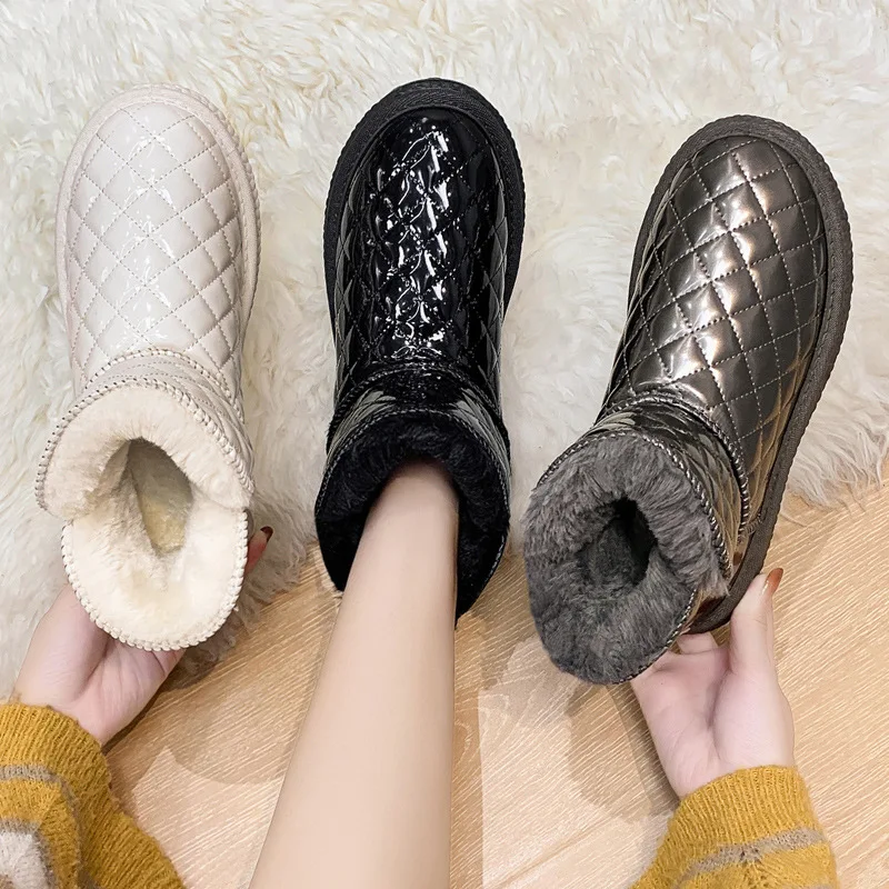 Thickened Short Snow Boots Women's Winter Fashion Outerwear Fleece Lined Cotton Shoes Waterproof Platform Casual Style
Thickened Short Snow Boots Women's Winter Fashion Outerwear Fleece Lined Cotton Shoes Waterproof Platform Casual Style