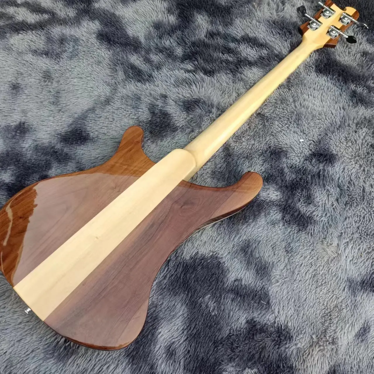 4-series high-quality metal body walnut Ricken 4003 bass guitar Basswood body redwood Fretboard
4-series high-quality metal body walnut Ricken 4003 bass guitar Basswood body redwood Fretboard