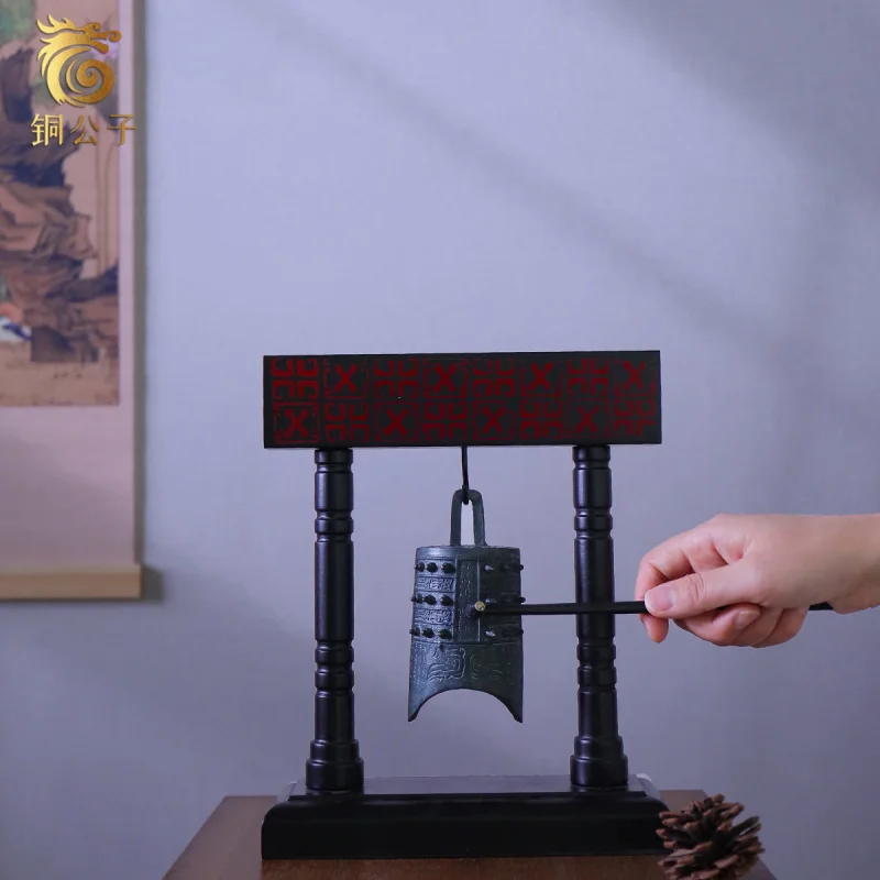 Однорамочный колокольчик, античная бронза, классический музыкальный инструмент, колокольчик, упрощенная версия, настольный орнамент, учебные пособия, подарочная коробка W
Однорамочный колокольчик, античная бронза, классический музыкальный инструмент, колокольчик, упрощенная версия, настольный орнамент, учебные пособия, подарочная коробка W