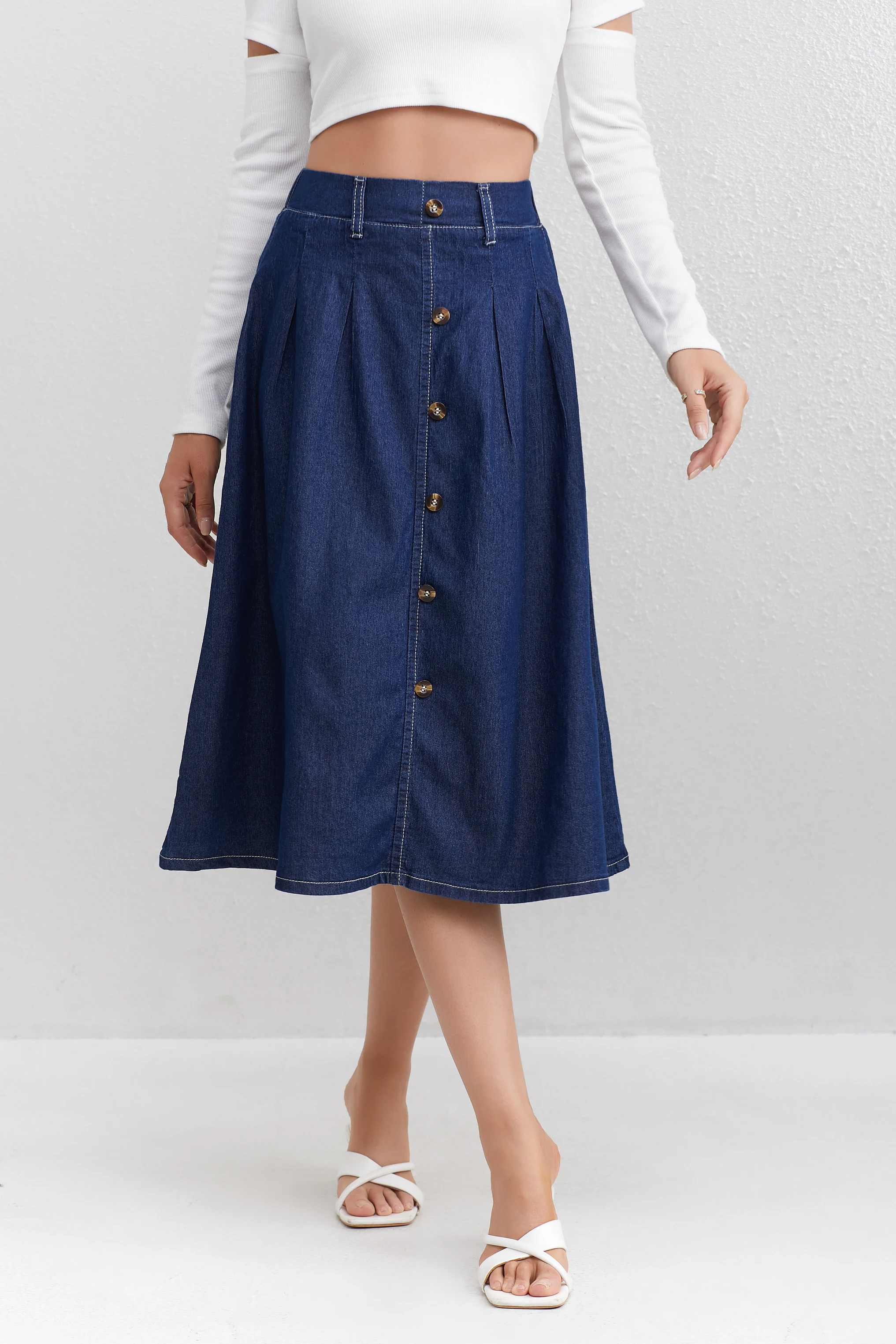 ZMTUO Denim Skirt High waisted Button front Pleated Design Women's Fashion Trendy Versatile Daily wear Essential
ZMTUO Denim Skirt High waisted Button front Pleated Design Women's Fashion Trendy Versatile Daily wear Essential