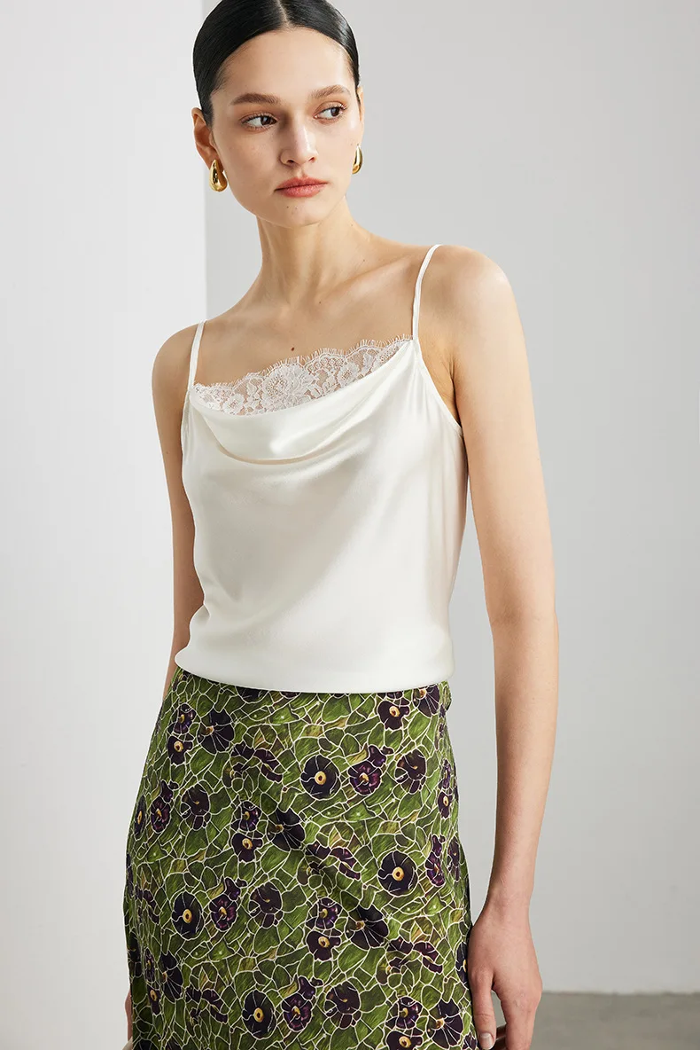 2026 Luxury Silk Satin Camisole For Women Lace Trim Sleeveless Tank Top Elegant Office Commute Layering Inner Wear Summer Blouse
2026 Luxury Silk Satin Camisole For Women Lace Trim Sleeveless Tank Top Elegant Office Commute Layering Inner Wear Summer Blouse