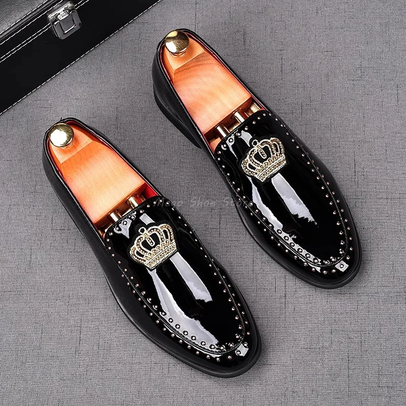 Patent Leather Men's Shoes Loafers Rivets Decor Soft Comfortable Casual Business Formal Shoes Breathable Running Shoes
Patent Leather Men's Shoes Loafers Rivets Decor Soft Comfortable Casual Business Formal Shoes Breathable Running Shoes