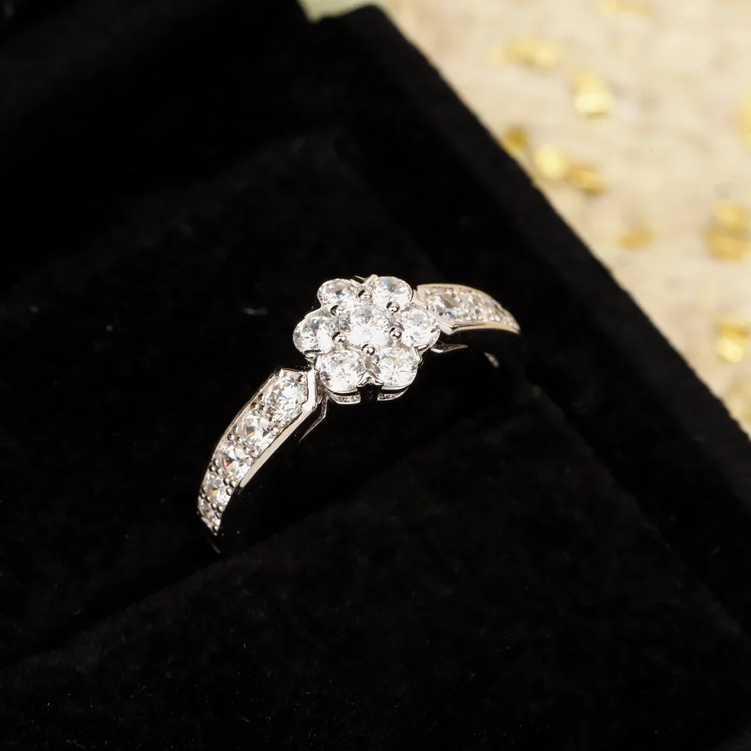 Europe Fine Famous Designer Brand Flower Diamond Rose Gold Silver Ring Women Top Quality Luxury Jewelry Trend
Europe Fine Famous Designer Brand Flower Diamond Rose Gold Silver Ring Women Top Quality Luxury Jewelry Trend