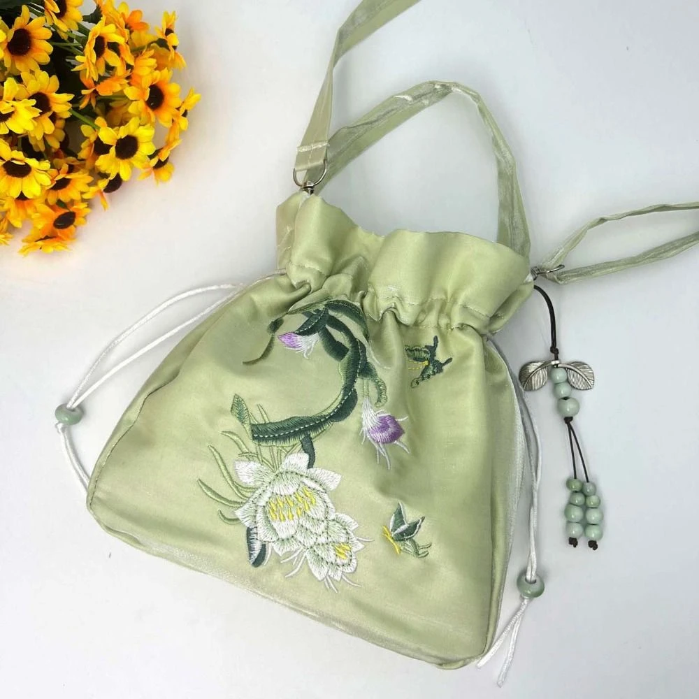 Ethnic Style Embroidery Drawstring Bag Flower Bucket Bag Shoulder Bag Chinese Style Handbag Crossbody Bag Purse Hanfu Tassel Bag
Ethnic Style Embroidery Drawstring Bag Flower Bucket Bag Shoulder Bag Chinese Style Handbag Crossbody Bag Purse Hanfu Tassel Bag