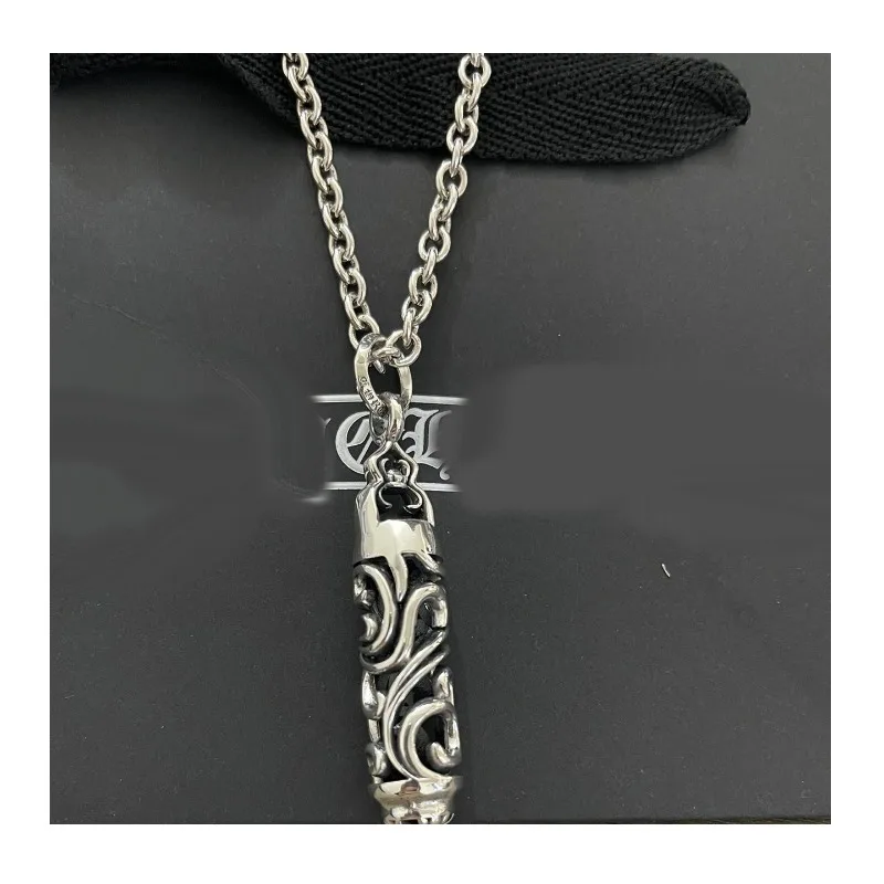Trend Fashion Hip Hop Punk Style Hollow Cylindrical Vine Flower Pendant with Buckle Personalized Men's and Women's Necklaces
Trend Fashion Hip Hop Punk Style Hollow Cylindrical Vine Flower Pendant with Buckle Personalized Men's and Women's Necklaces