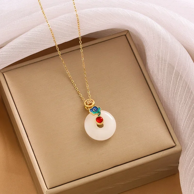 Imitation Hetian jade necklace, mom's style, retro Chinese style Xiangyun retro necklace, peace pendant
Imitation Hetian jade necklace, mom's style, retro Chinese style Xiangyun retro necklace, peace pendant