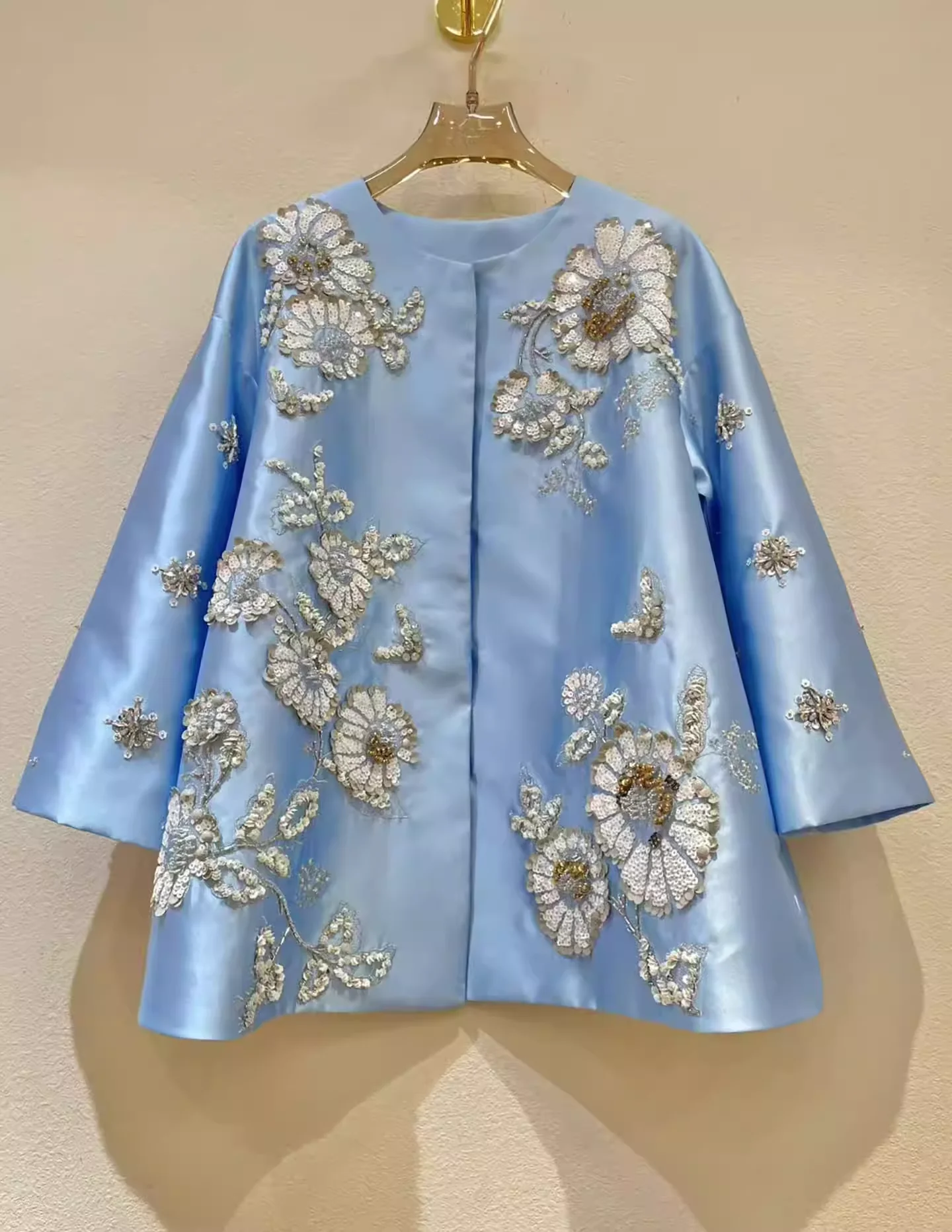 XL Size Girls Silk Top Fashion Women's Blue Embroidered Trench Coat Elegant Ladies Satin Sequins Cheongsam Jacket
XL Size Girls Silk Top Fashion Women's Blue Embroidered Trench Coat Elegant Ladies Satin Sequins Cheongsam Jacket