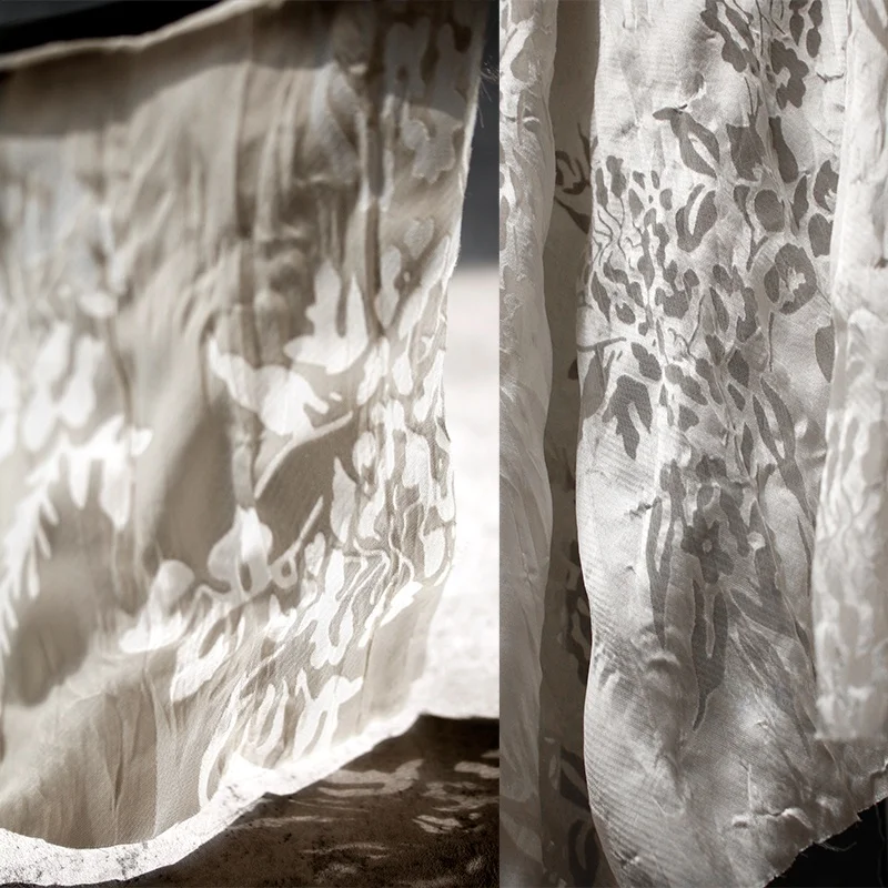 Hua Jian Ying Thin Silk Satin Fabric Simulated Silk Texture Folded Muscle Designers Spring Summer Dress Transparent Home Fabric
Hua Jian Ying Thin Silk Satin Fabric Simulated Silk Texture Folded Muscle Designers Spring Summer Dress Transparent Home Fabric