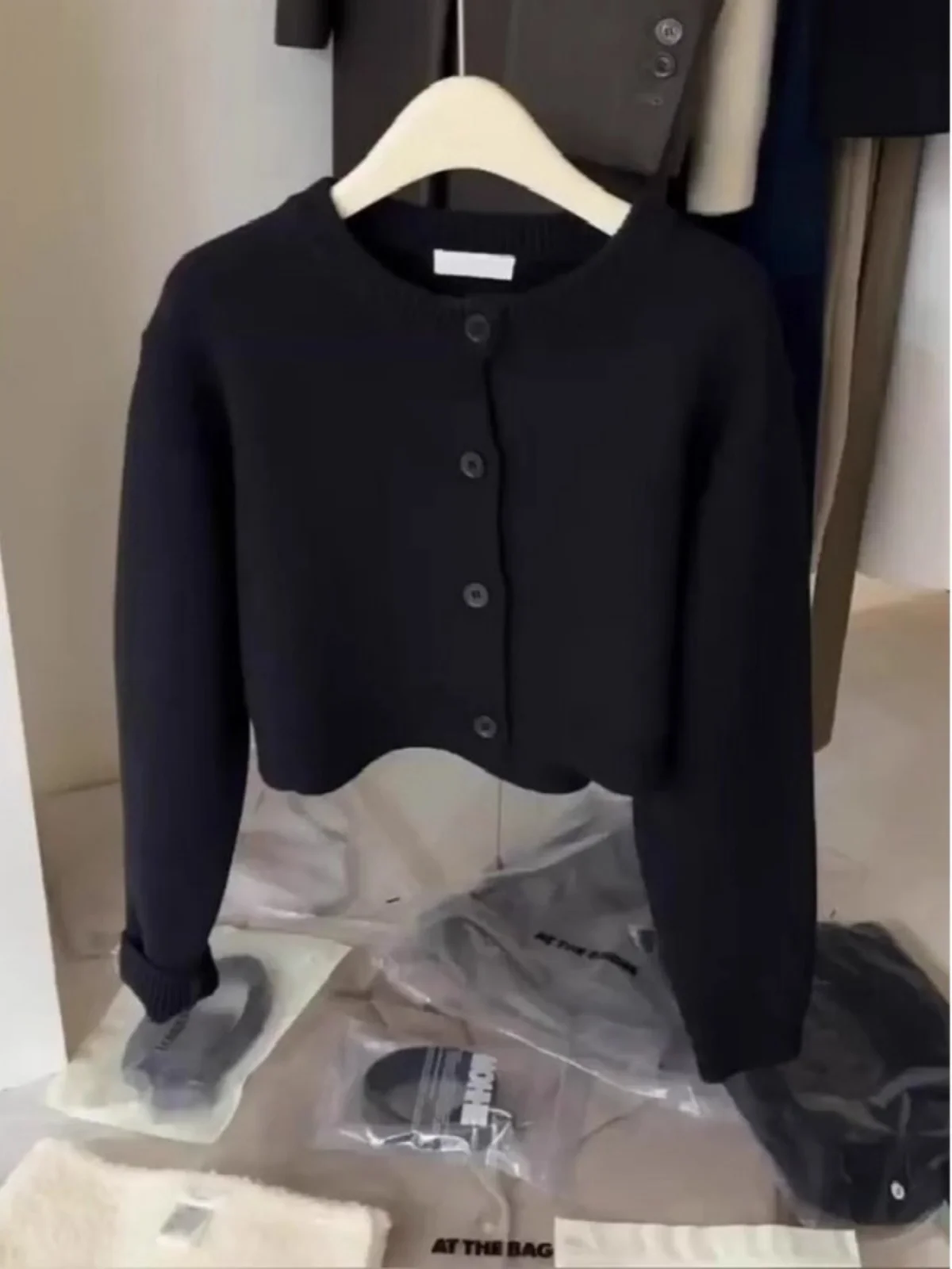 Fashionable Short Black round Neck Knitted Open Cardigan Women's Top New Arrival Autumn Winter Lazy Versatile Sweater Jacket
Fashionable Short Black round Neck Knitted Open Cardigan Women's Top New Arrival Autumn Winter Lazy Versatile Sweater Jacket