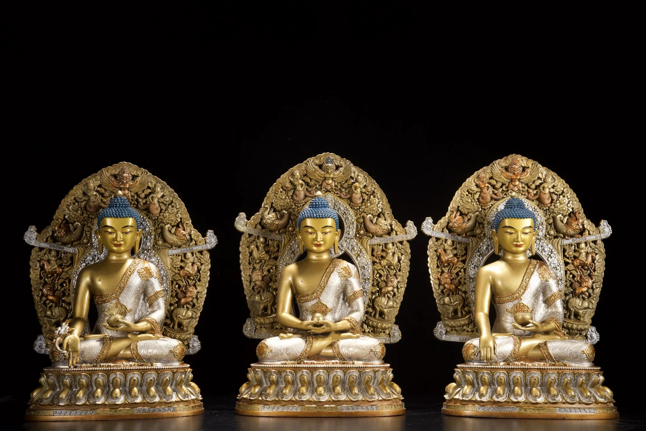 16"Old Bronze Gilded Painted Sambo Buddha Shakyamuni Seated Buddha Lotus Throne Study screen Worship Hall
16"Old Bronze Gilded Painted Sambo Buddha Shakyamuni Seated Buddha Lotus Throne Study screen Worship Hall