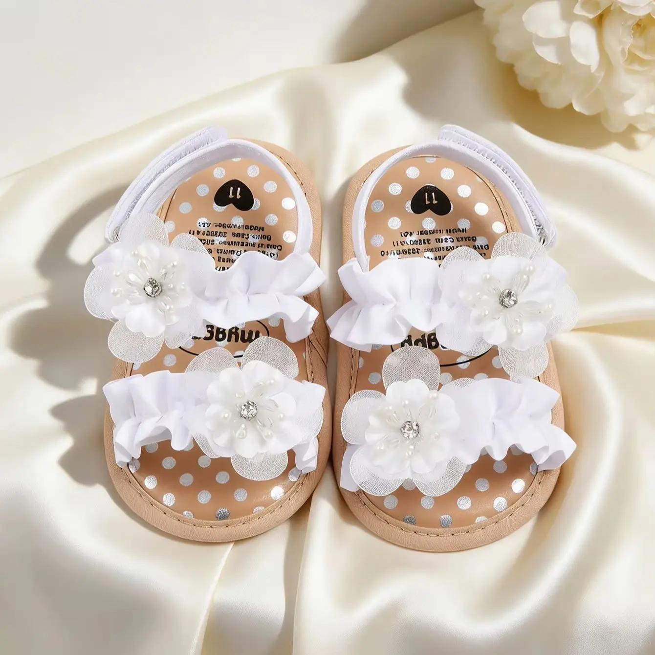 Female baby summer flower sandals soft soled wedding dress flat shoes newborn first step baby shoes
Female baby summer flower sandals soft soled wedding dress flat shoes newborn first step baby shoes