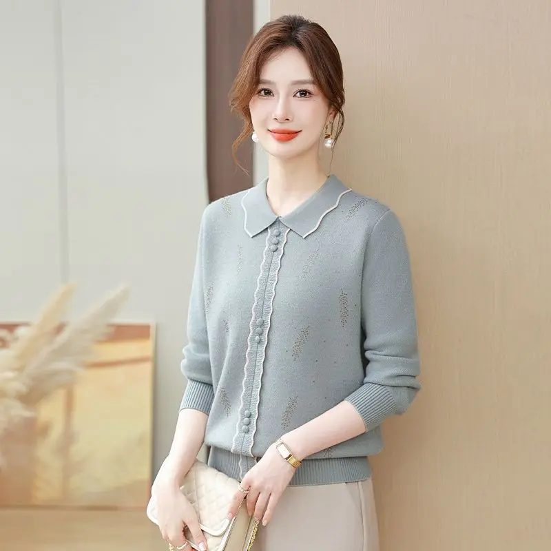 Новый стильный бархатный утолщенный свитер с лацканами для мамы и женщин среднего возраста, модный осенне-зимний теплый топ 
Новый стильный бархатный утолщенный свитер с лацканами для мамы и женщин среднего возраста, модный осенне-зимний теплый топ