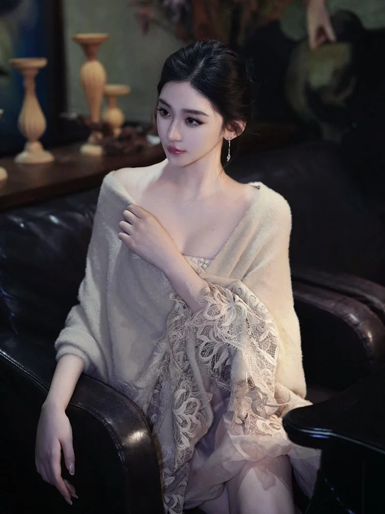 New Chinese Style Women's Wrap Scarf Knitted Sweater Coat Autumn Winter Fashion High End Lady Personality Thick Polyester Fiber
New Chinese Style Women's Wrap Scarf Knitted Sweater Coat Autumn Winter Fashion High End Lady Personality Thick Polyester Fiber