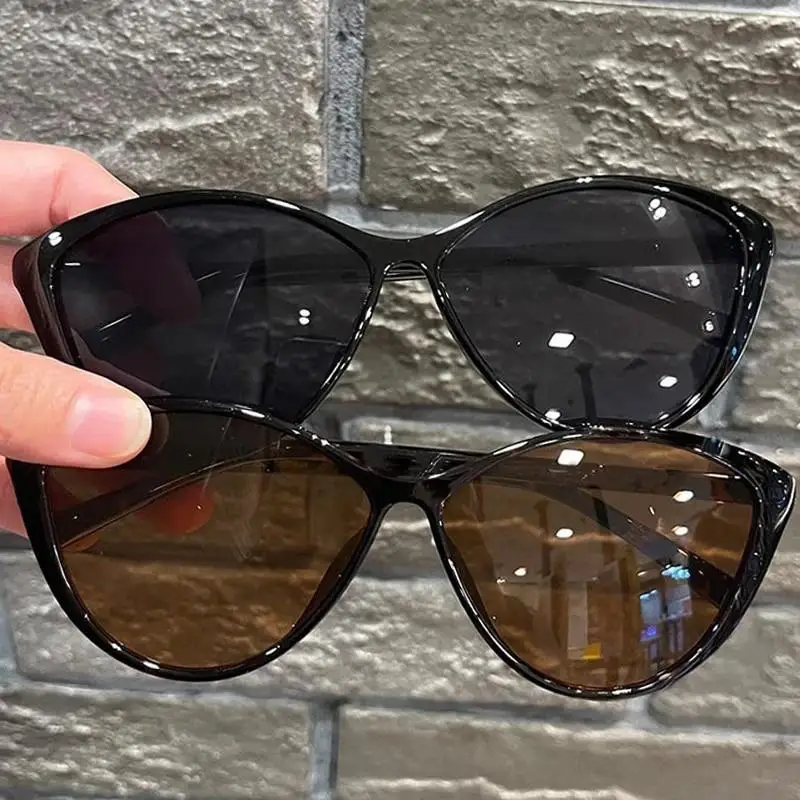 New Trend Cat Eye Sunglasses Woman Brand Designer Mirror Black Triangle Sun Glasses Female Lens Shades Eyewear UV400 Retro Frame
New Trend Cat Eye Sunglasses Woman Brand Designer Mirror Black Triangle Sun Glasses Female Lens Shades Eyewear UV400 Retro Frame