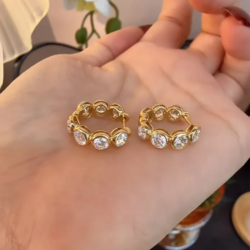 Новые серьги из серебра S925 с бриллиантами, очень простые, для повседневной носки, универсальные, свадебные украшения
Новые серьги из серебра S925 с бриллиантами, очень простые, для повседневной носки, универсальные, свадебные украшения