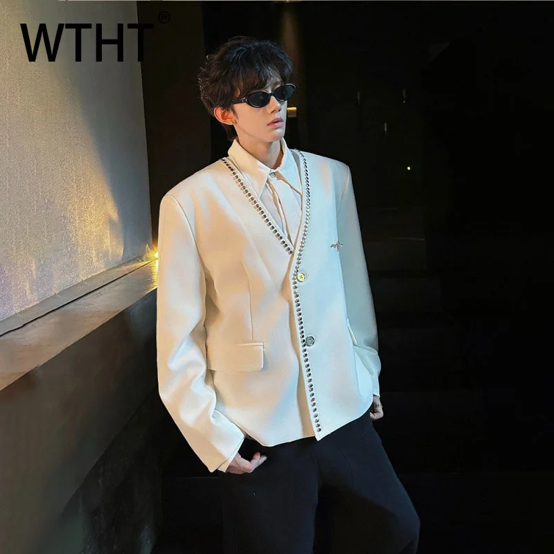 WTHT Trendy Men's Spliced Metal Rivets Solid Color Blazer Coats Fashion V-neck Double Buckle Jackets Male 2025 Autumn 2A1784
WTHT Trendy Men's Spliced Metal Rivets Solid Color Blazer Coats Fashion V-neck Double Buckle Jackets Male 2025 Autumn 2A1784