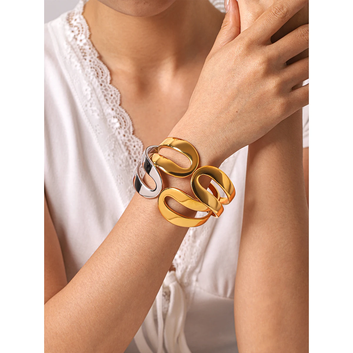 New 18K Gold Plated Stainless Steel Double Color Cuff Bracelet Bangle Statement Charm Texture Waterproof High-end Luxury Jewelry
New 18K Gold Plated Stainless Steel Double Color Cuff Bracelet Bangle Statement Charm Texture Waterproof High-end Luxury Jewelry