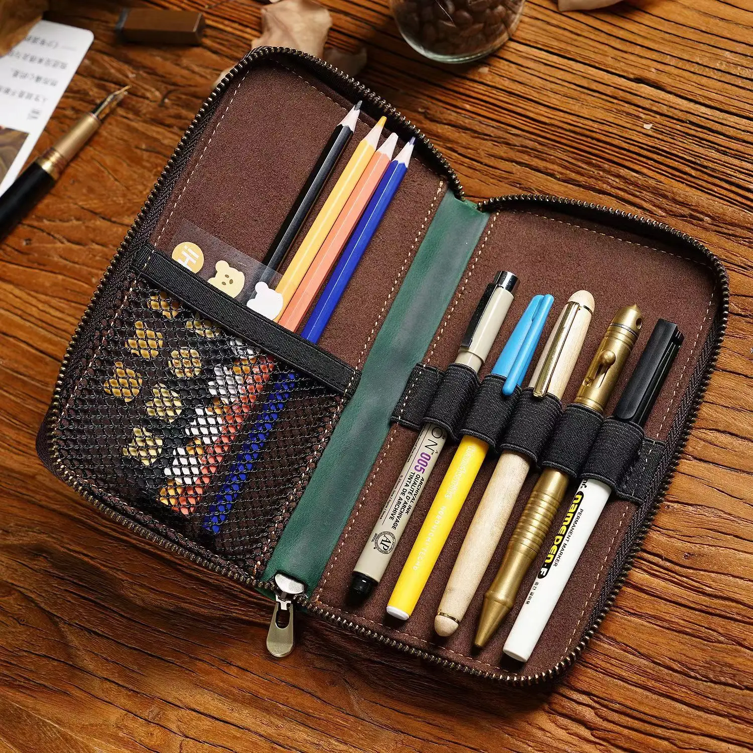 Leather Pencil Case Zipper Retro Pen Pouch For School Students Cowhide Men Pencil Bag with Pen Slots Wholesale Unisex
Leather Pencil Case Zipper Retro Pen Pouch For School Students Cowhide Men Pencil Bag with Pen Slots Wholesale Unisex