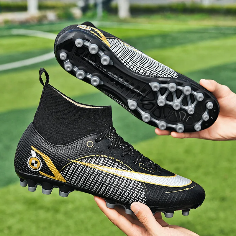 2022 Black High Men's Sneakers Football Trainers Outdoor Unisex Spikes Soccer Shoes School Crampons Football Boots for Teenagers
2022 Black High Men's Sneakers Football Trainers Outdoor Unisex Spikes Soccer Shoes School Crampons Football Boots for Teenagers