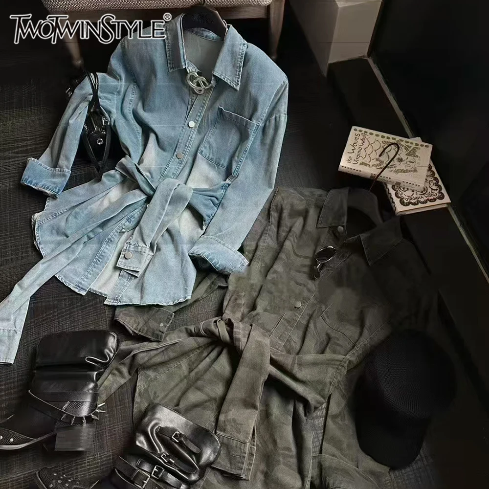 TWOTWINSTYLE повседневные однотонные дизайнерские джинсовые куртки для женщин с лацканами и длинными рукавами на пуговицах шикарное пальто женская мода KJA548663
TWOTWINSTYLE повседневные однотонные дизайнерские джинсовые куртки для женщин с лацканами и длинными рукавами на пуговицах шикарное пальто женская мода KJA548663