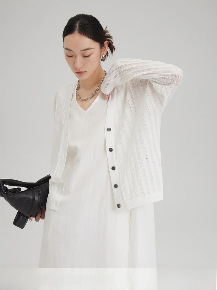 XIMU STUDIOS Summer New Women's V-ne Ice Sensation Lyocell Sun Protection Light Cardigan Versatile Long Sve Loose Fit Kn...
XIMU STUDIOS Summer New Women's V-ne Ice Sensation Lyocell Sun Protection Light Cardigan Versatile Long Sve Loose Fit Kn...