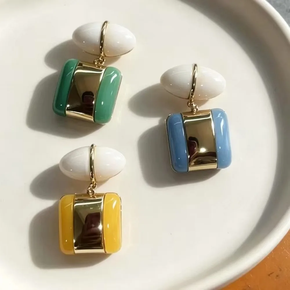 New Fashionable Niche Light Luxury Vintage Resin Geometric Color Jointed Earrings for Women Girl Personality Exquisite Jewelry
New Fashionable Niche Light Luxury Vintage Resin Geometric Color Jointed Earrings for Women Girl Personality Exquisite Jewelry
