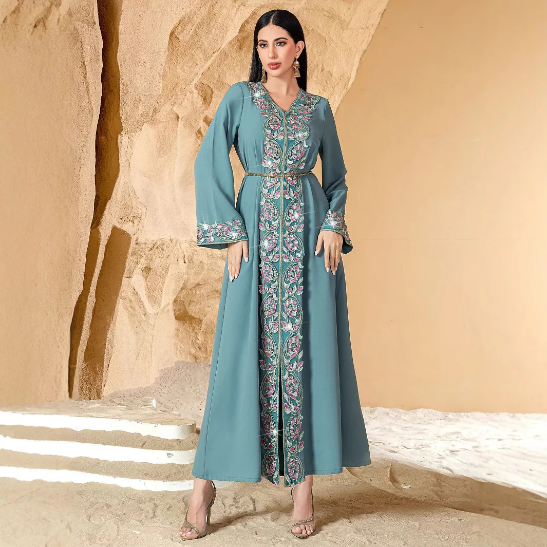 Middle East 2025 Muslim New Fashion Dubai Women's Embroideried Beading Casual Trendy Elegant V-neck Loose Ceremonial Dress Abaya
Middle East 2025 Muslim New Fashion Dubai Women's Embroideried Beading Casual Trendy Elegant V-neck Loose Ceremonial Dress Abaya