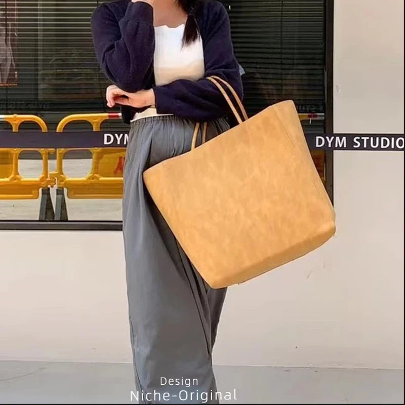 Large Capacity Shopping Handbag for Women Cowhide Paper Women's Bag Designer Casual Versatile Commuter Shoulder Bag Wither Inner
Large Capacity Shopping Handbag for Women Cowhide Paper Women's Bag Designer Casual Versatile Commuter Shoulder Bag Wither Inner