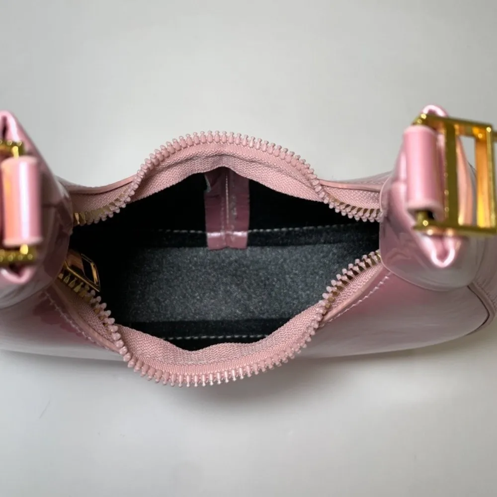 Casual Solid Color Half-moon Crescent Bag Y2k Simple Pu Leather Handbag Versatile Leisure Women's Coin Purses Minimalist
Casual Solid Color Half-moon Crescent Bag Y2k Simple Pu Leather Handbag Versatile Leisure Women's Coin Purses Minimalist