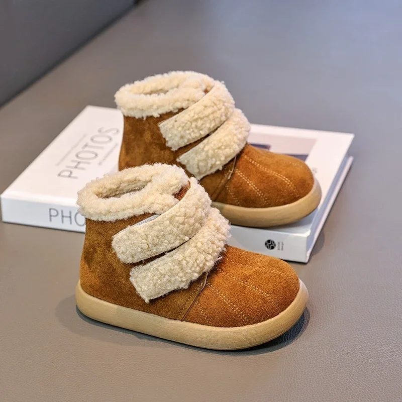 Детские зимние ботинки для девочек, новые теплые детские модные плюшевые ботинки до щиколотки, универсальные уличные повседневные хлопковые ботинки для малышей, мягкие
Детские зимние ботинки для девочек, новые теплые детские модные плюшевые ботинки до щиколотки, универсальные уличные повседневные хлопковые ботинки для малышей, мягкие