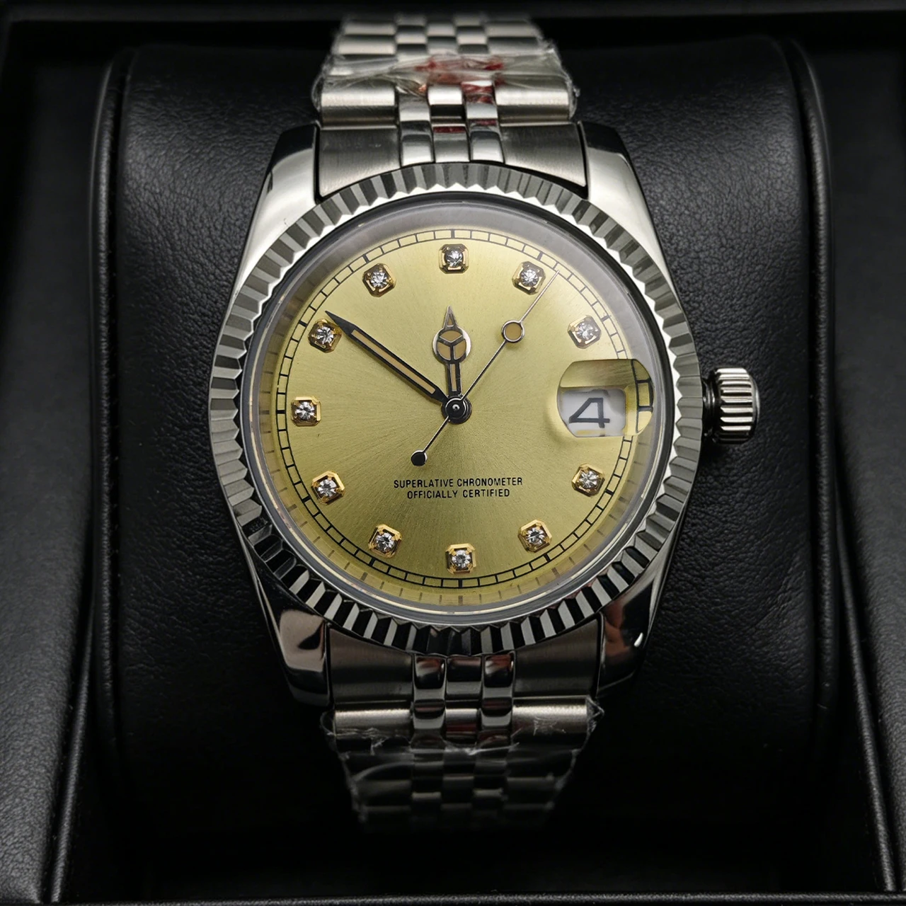 36mm NH35 fashion mechanical watch. Stainless steel textured case, diamond engraved dial, water-resistant and luminous at night
36mm NH35 fashion mechanical watch. Stainless steel textured case, diamond engraved dial, water-resistant and luminous at night