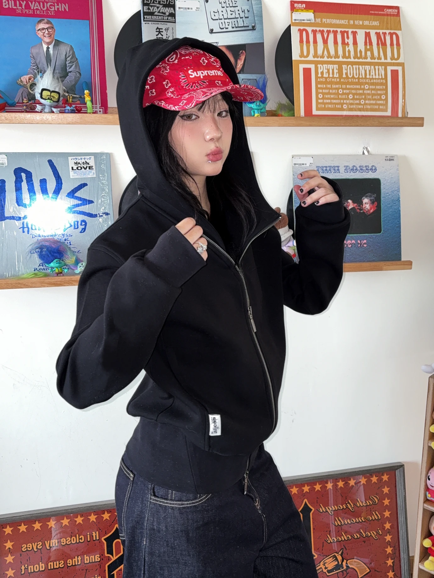 Американский ретро базовый цветной свитшот на молнии с вышивкой, свободная универсальная верхняя одежда, уличная одежда, повседневная длинная толстовка с капюшоном све
Американский ретро базовый цветной свитшот на молнии с вышивкой, свободная универсальная верхняя одежда, уличная одежда, повседневная длинная толстовка с капюшоном све