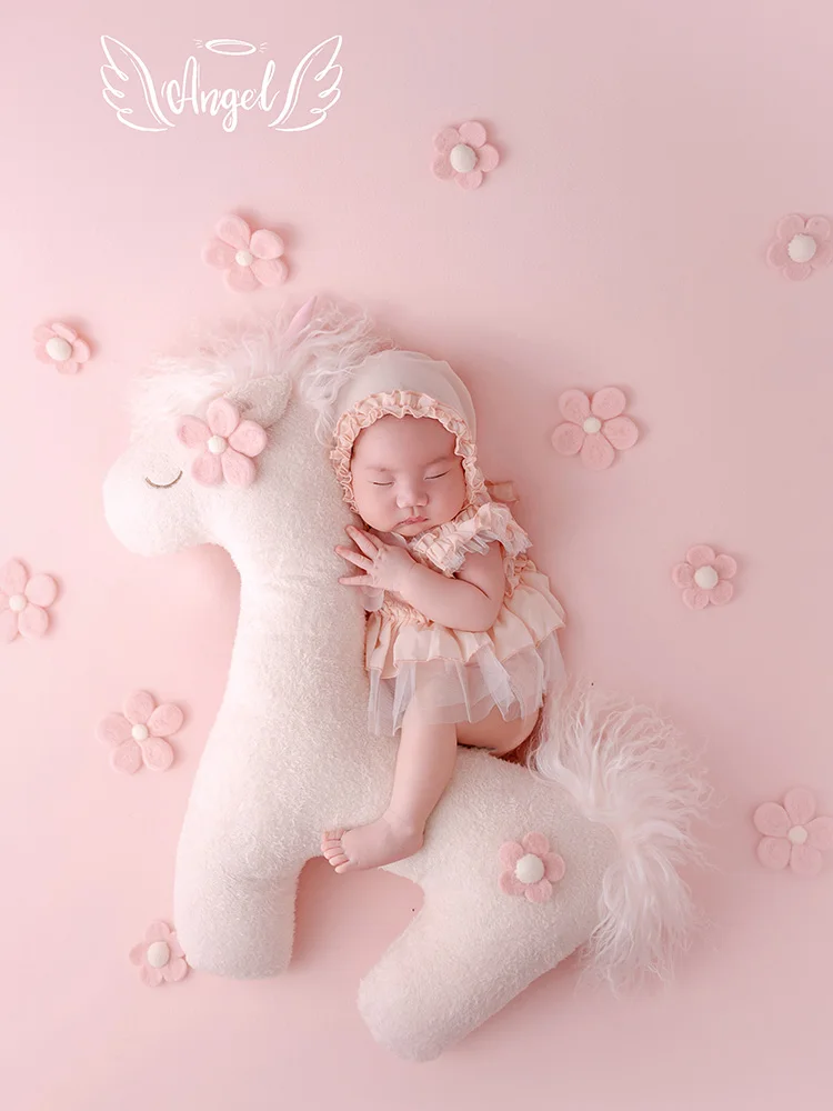 Dreamy Unicorn-Theme Baby Girl Photography Props Lace Trim Dress Unicorn Headband Plush White Horse Doll for Baby Ethereal Photo
Dreamy Unicorn-Theme Baby Girl Photography Props Lace Trim Dress Unicorn Headband Plush White Horse Doll for Baby Ethereal Photo