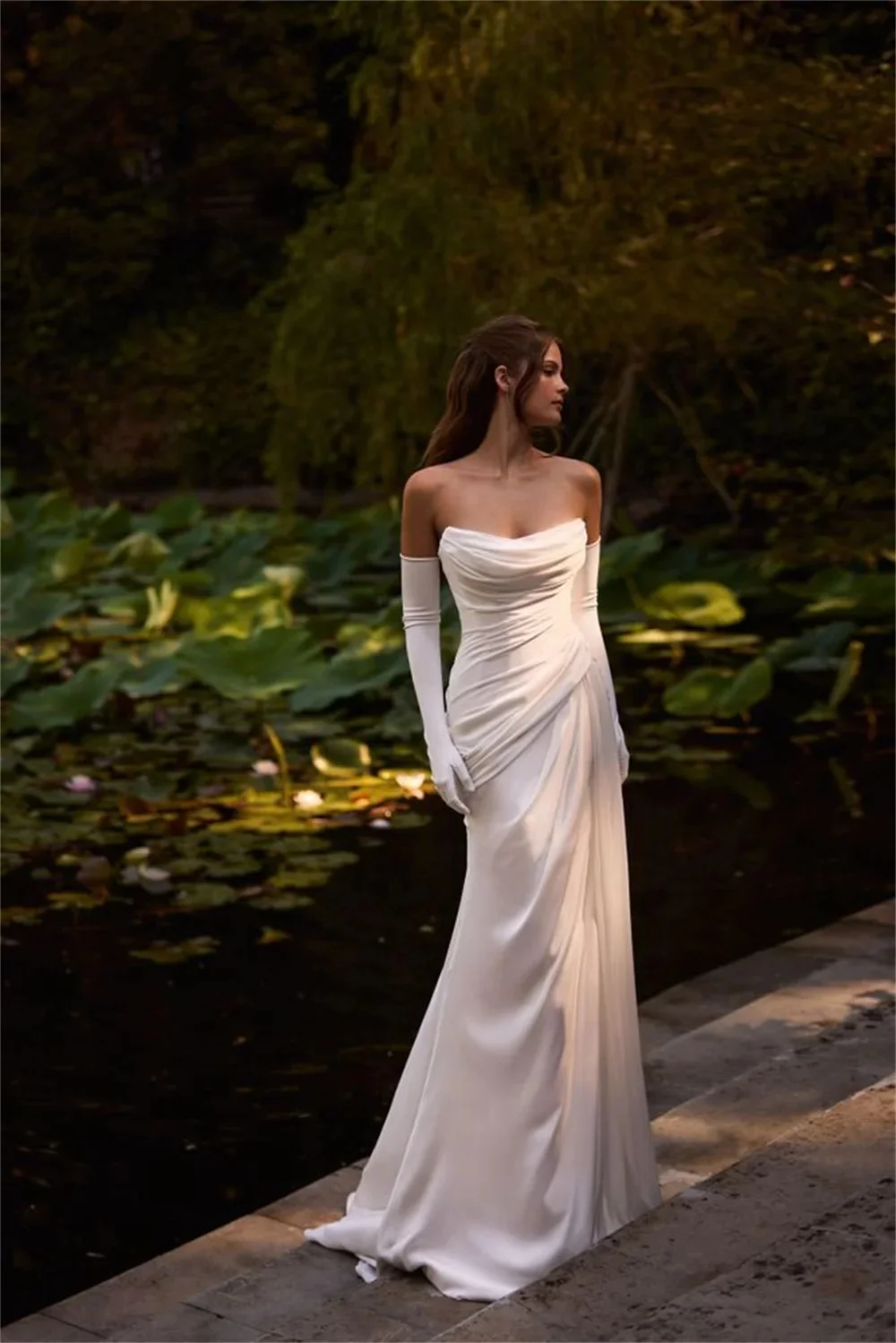2025 Classic & Elegant Pleated Strapless Mermaid Wedding Dress — Off-the-Shoulder, Open Back (Customizable)
2025 Classic & Elegant Pleated Strapless Mermaid Wedding Dress — Off-the-Shoulder, Open Back (Customizable)