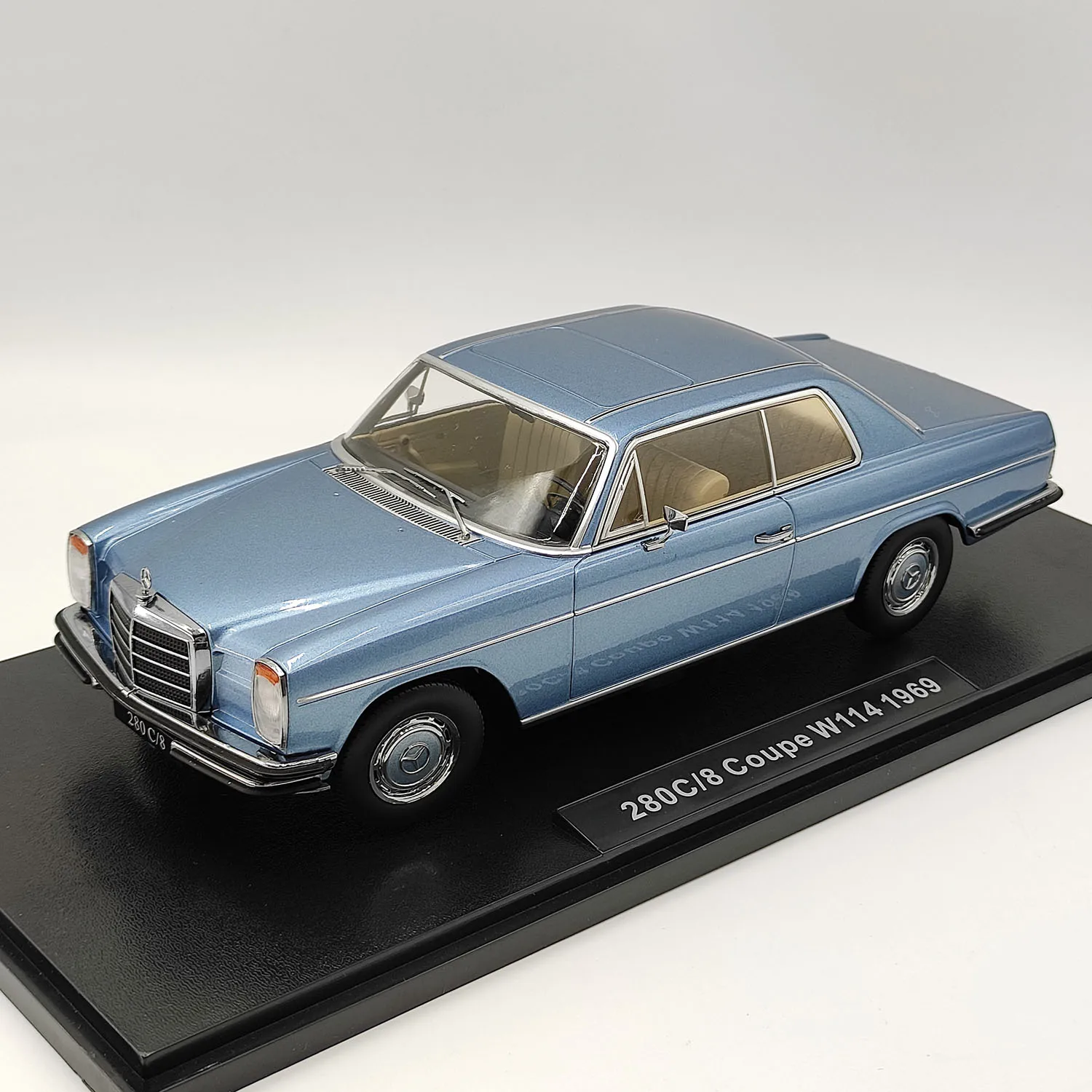 Diecast KK 1/18 BENZ Scale 280C/8 W114 COUPE 1969 Blue Alloy Car Model Collectible Toy Gift Souvenir Display Ornament
Diecast KK 1/18 BENZ Scale 280C/8 W114 COUPE 1969 Blue Alloy Car Model Collectible Toy Gift Souvenir Display Ornament