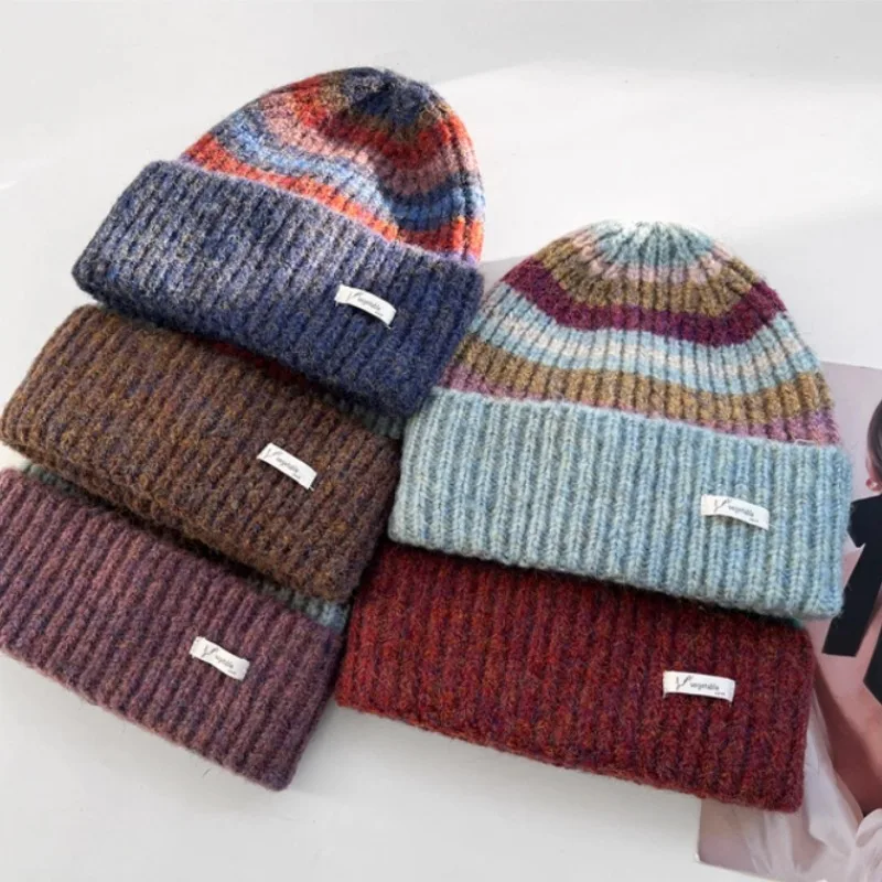 Корейские вязаные шапки в контрастную полоску в стиле ретро для женщин, зимние теплые и универсальные маленькие пуловеры с изображением лица
Корейские вязаные шапки в контрастную полоску в стиле ретро для женщин, зимние теплые и универсальные маленькие пуловеры с изображением лица