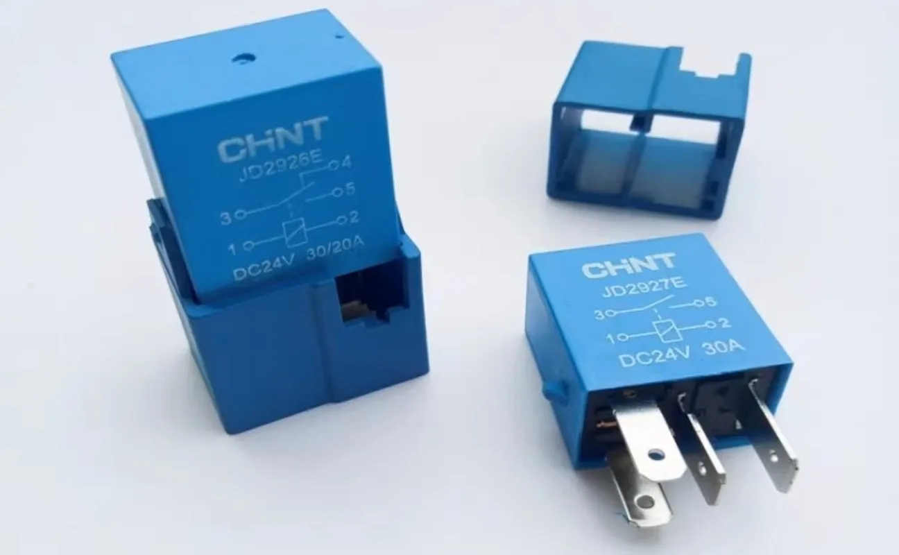 Headlight & Horn Relay (4-pin 5-terminal) for Dongfeng Tianlong/DL3000/Tianjin Series
Headlight & Horn Relay (4-pin 5-terminal) for Dongfeng Tianlong/DL3000/Tianjin Series