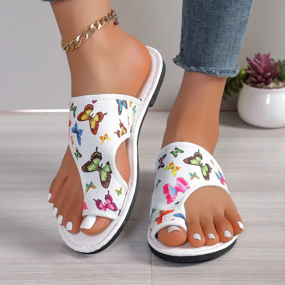 Summer Pinch Slippers Sandals Women Shoes Fashion Open Toe Buckle Strap Soft Leather Flip-flops Women Wedge Shoes Beach Sandals
Summer Pinch Slippers Sandals Women Shoes Fashion Open Toe Buckle Strap Soft Leather Flip-flops Women Wedge Shoes Beach Sandals