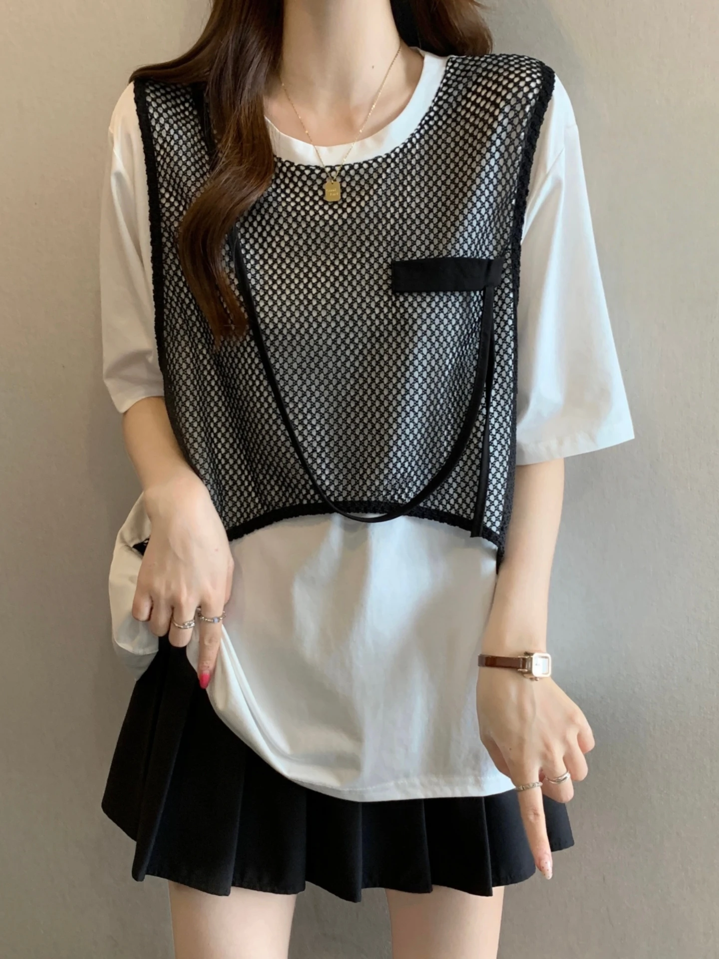Loose Mesh Splice Short Sleeve T-Shirt Women's Summer Base Shirt plus Size Fake Two-Piece Vest Top Comfortable Breathable
Loose Mesh Splice Short Sleeve T-Shirt Women's Summer Base Shirt plus Size Fake Two-Piece Vest Top Comfortable Breathable