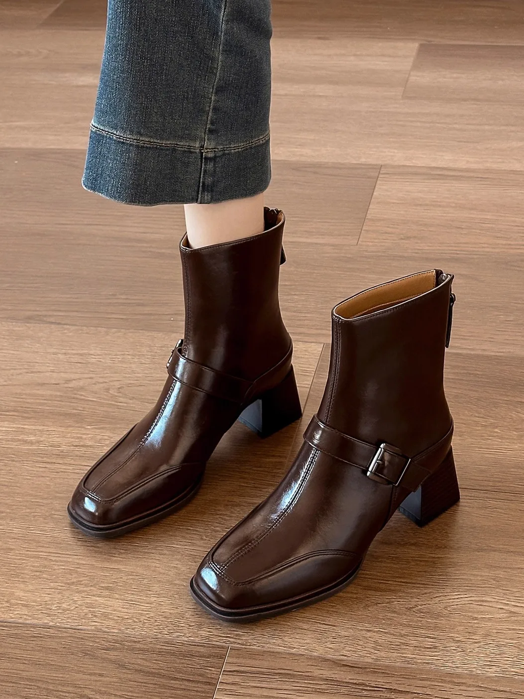 Утягивающие ботинки, женские осенне-весенние ботинки кофейного цвета на высоком каблуке, корейские ботинки с поясом Bule Ultriber
Утягивающие ботинки, женские осенне-весенние ботинки кофейного цвета на высоком каблуке, корейские ботинки с поясом Bule Ultriber