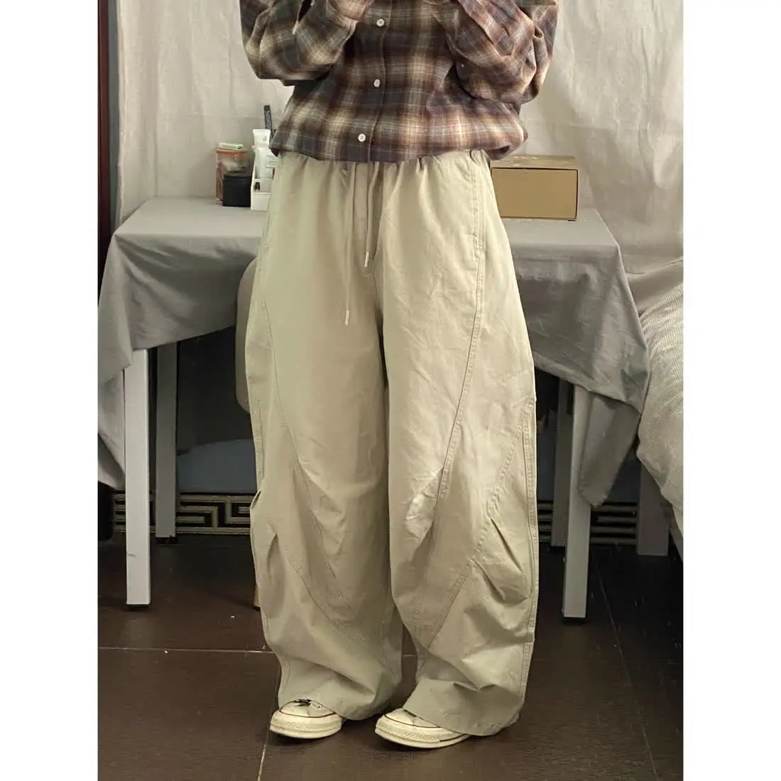 Japanese Retro Pleated Wide-leg Men Spring and Autumn Simple Elastic Waist Work Casual Pants
Japanese Retro Pleated Wide-leg Men Spring and Autumn Simple Elastic Waist Work Casual Pants