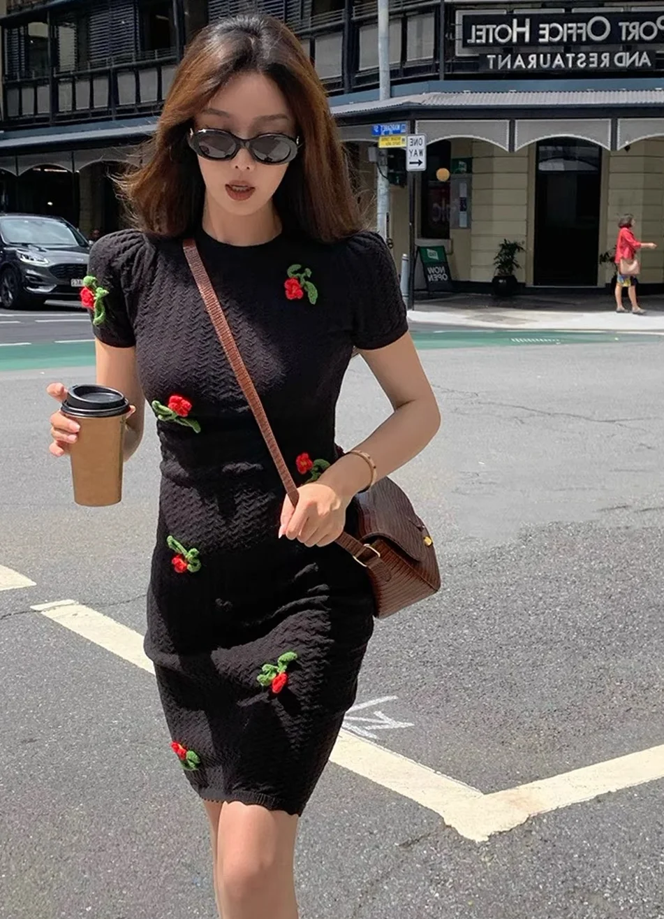 Hot Women Dress Short Sleeves Rose Patched Knit Mini Dress Wrap Hip Slim Fit Spring Summer Fashion Design
Hot Women Dress Short Sleeves Rose Patched Knit Mini Dress Wrap Hip Slim Fit Spring Summer Fashion Design