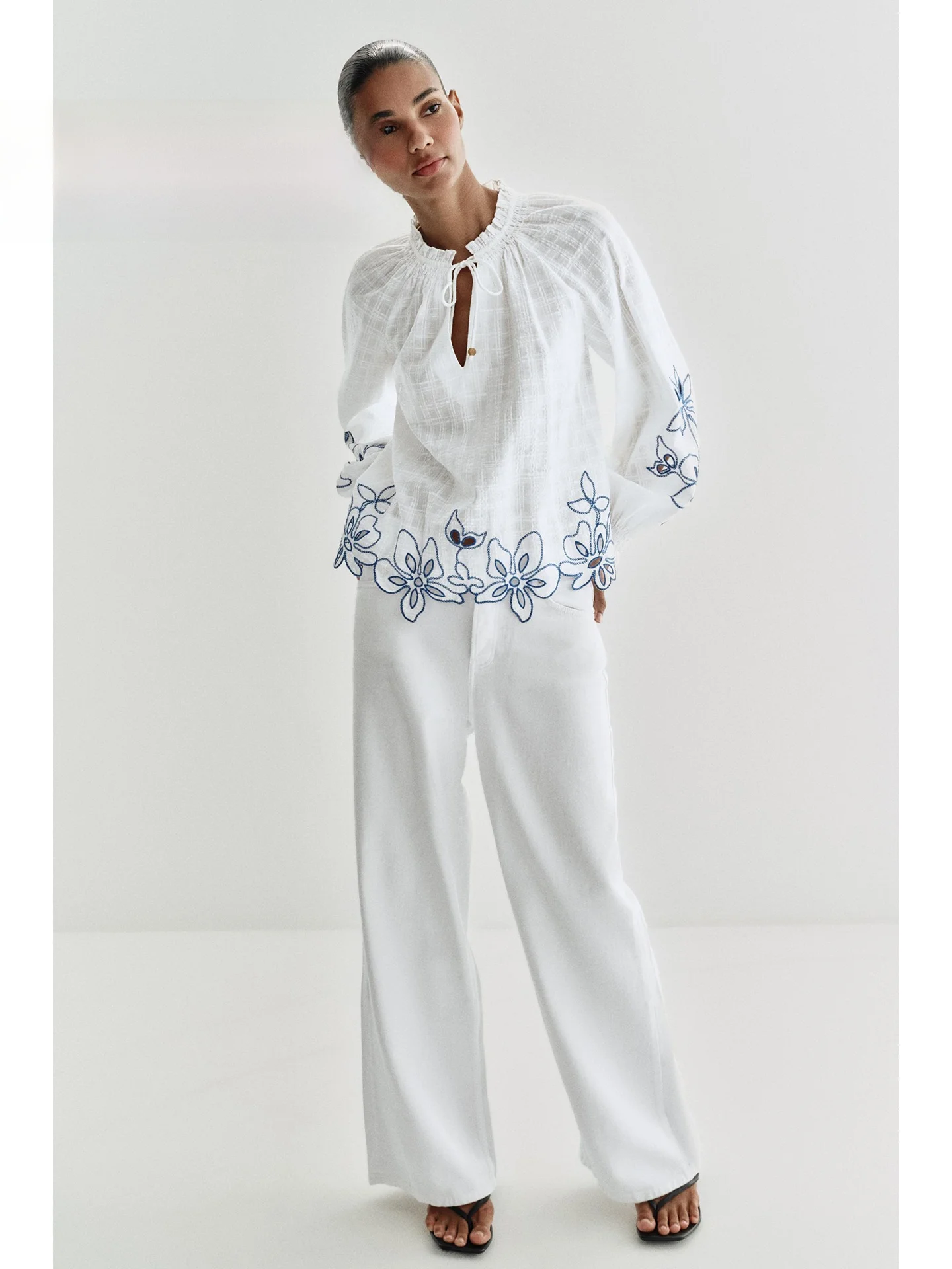 Summer 2026 Casual Loose Women's Shirt with Belt Embroidered Floral Design Vacation Style Slimming Personality Commute Style
Summer 2026 Casual Loose Women's Shirt with Belt Embroidered Floral Design Vacation Style Slimming Personality Commute Style