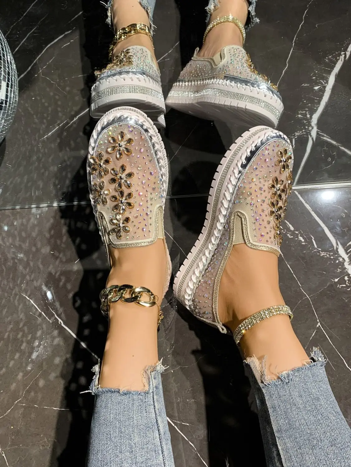 Women Mesh Slip on Rhinestone Loafers Platform Thick Bottom Breathable Casual Summer Plus Size Trendy Casual Shoes
Women Mesh Slip on Rhinestone Loafers Platform Thick Bottom Breathable Casual Summer Plus Size Trendy Casual Shoes