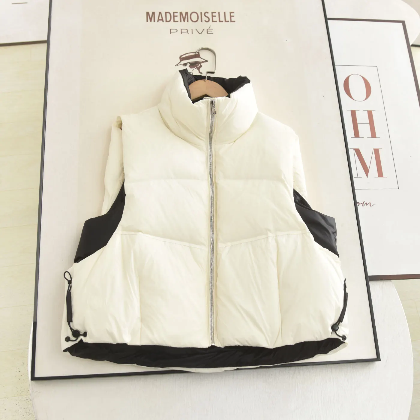 Утепленный пуховик-жилет Xia Ai: Новинка зимы, с воротником-стойкой, в стиле колор-блок, стройнящий, универсальный, для женщин
Утепленный пуховик-жилет Xia Ai: Новинка зимы, с воротником-стойкой, в стиле колор-блок, стройнящий, универсальный, для женщин