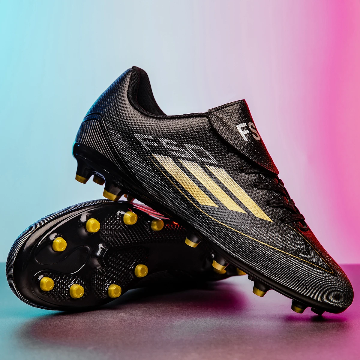 New Men Football Shoes TF/FG Society Cleats Soccer Shoes Fast Professional Football Field Boots Indoor Sneaker Training Match
New Men Football Shoes TF/FG Society Cleats Soccer Shoes Fast Professional Football Field Boots Indoor Sneaker Training Match